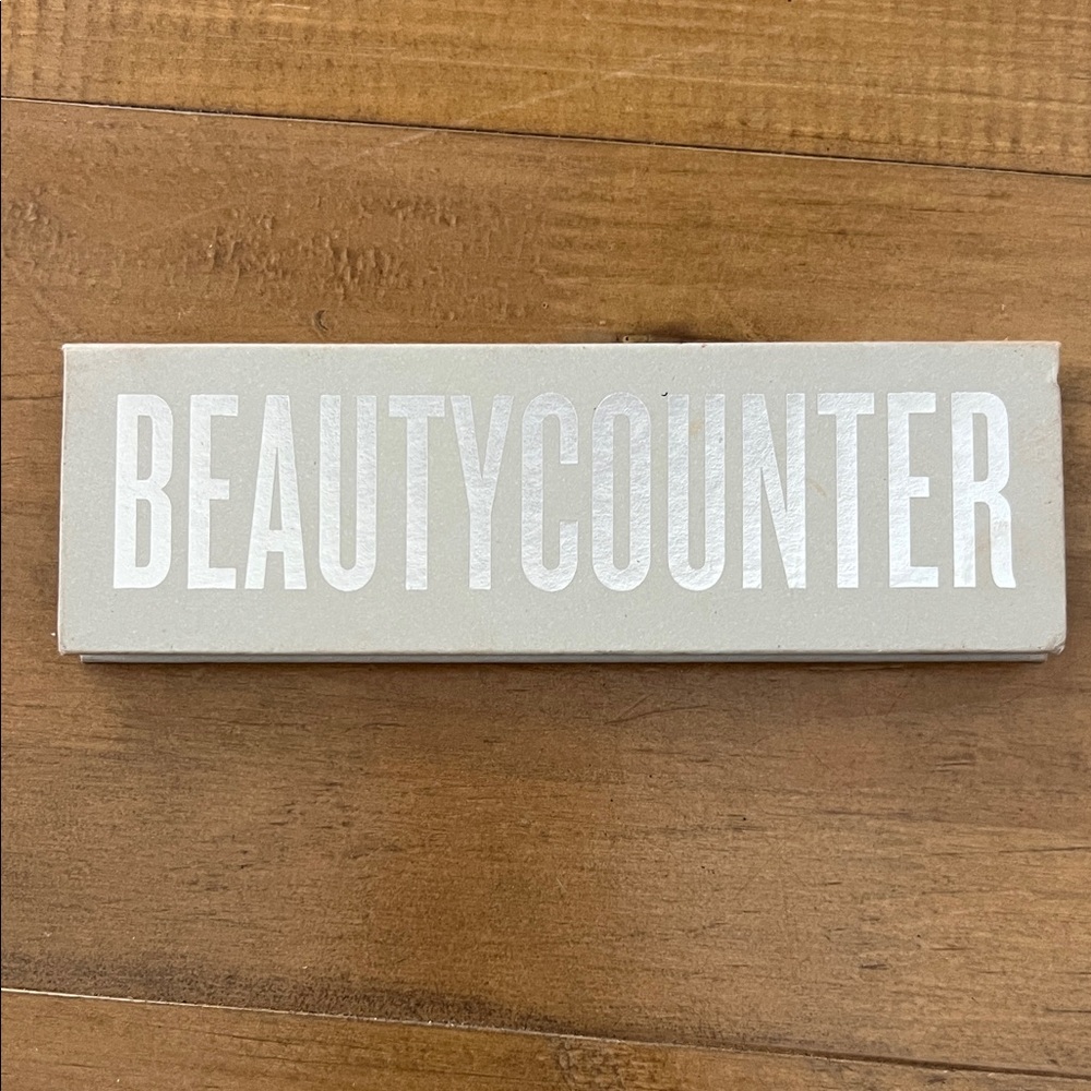 Beautycounter Matte Compact Palette - Light Beige